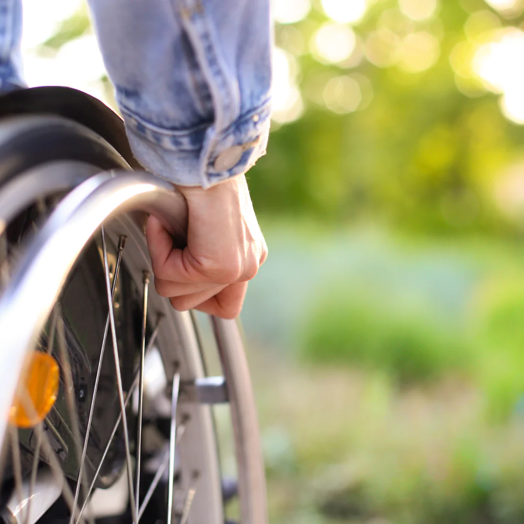 osoba z niepełnosprawnością na wózku