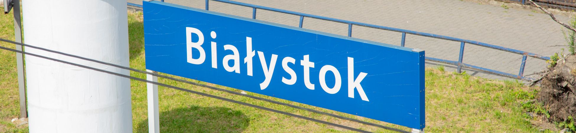 tabliczka "Białystok" na stacji kolejowej