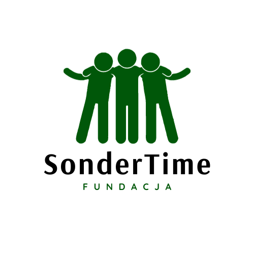 Logo Fundacji SonderTime z trzema zielonymi ludzikami i napisem FUNDACJA.