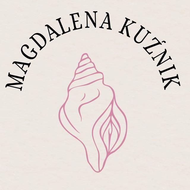 Logo z muszlą i napisem Magdalena Kuźnik.