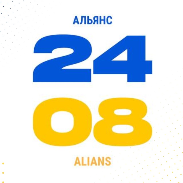Grafika z napisem ALYANS, cyframi 24 08 w barwach ukraińskiej flagi i napisem ALIANS na dole na jasnym tle.