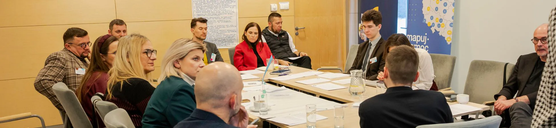 spotkanie przy stole warsztatowym, z organizacjami, podczas Narady o odporności