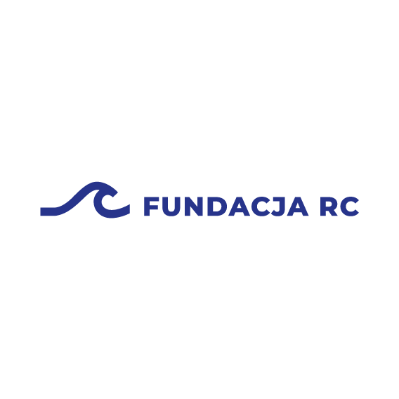 Logo Fundacji RC z niebieską falą i nazwą.
